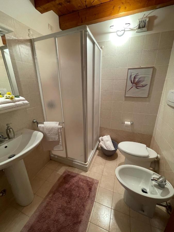 Casa Loredana - Graziosa Casa Vacanze Sul Lago Di Garda Apartman Cavalcaselle Kültér fotó