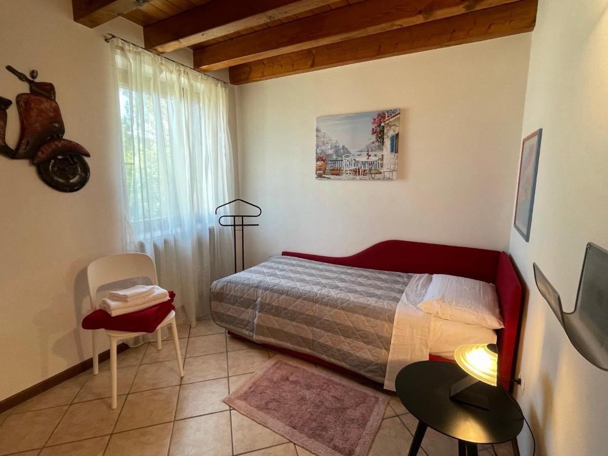Casa Loredana - Graziosa Casa Vacanze Sul Lago Di Garda Apartman Cavalcaselle Kültér fotó